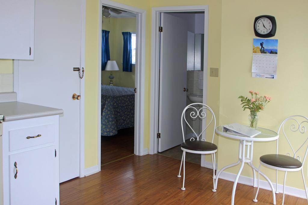 Topmast Motel Lunenburg Room photo