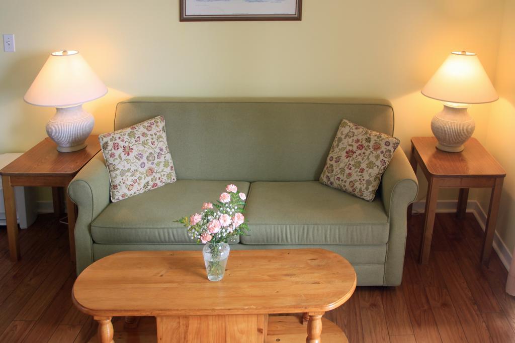 Topmast Motel Lunenburg Room photo
