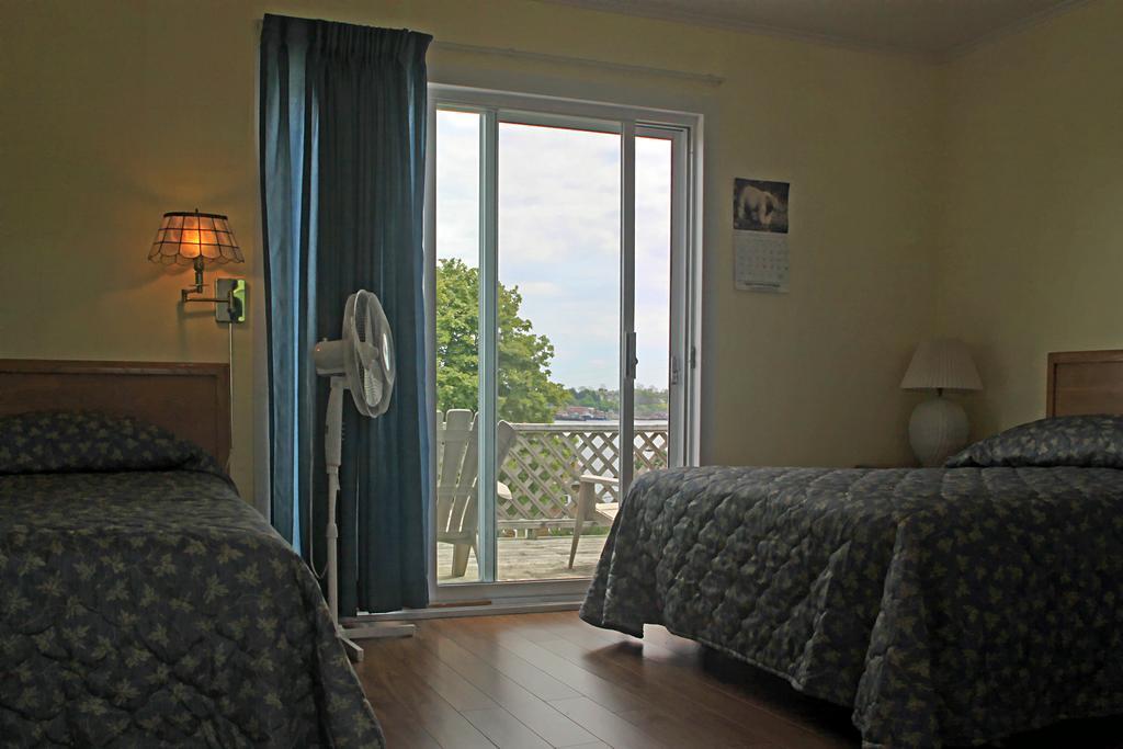 Topmast Motel Lunenburg Room photo