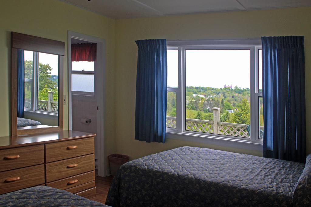 Topmast Motel Lunenburg Room photo